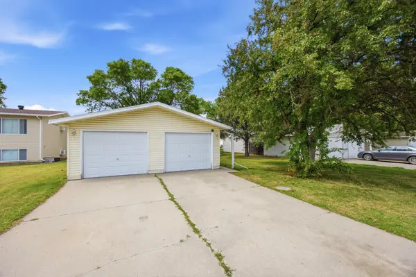 910-912 32nd ST N, Fargo, ND 58102