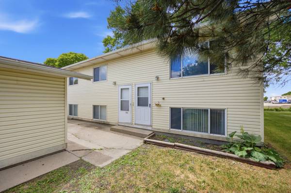910-912 32nd ST N, Fargo, ND 58102