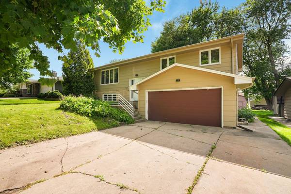 4018 Shamrock DR NE, Saint Anthony, MN 55421