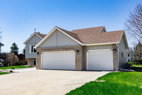 2715 33rd ST S, Fargo, ND 58103