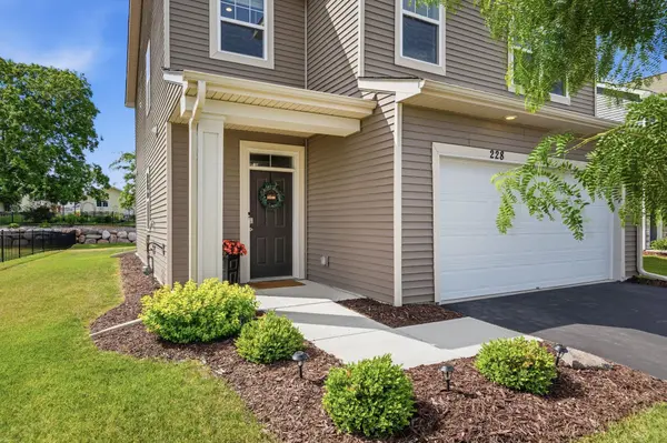 228 Snowdrop TRL, Waconia, MN 55387