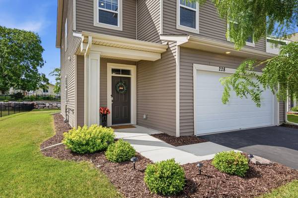 228 Snowdrop TRL, Waconia, MN 55387