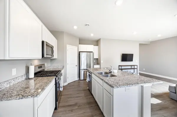 228 Snowdrop TRL, Waconia, MN 55387