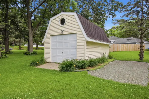 1950 Greenwood DR, Owatonna, MN 55060