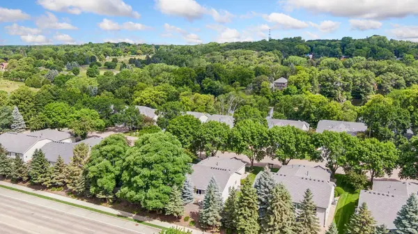 710 Emerald RDG, Roseville, MN 55113