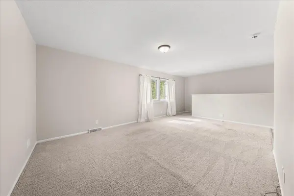 4836 Grenwich TRL N, Oakdale, MN 55128