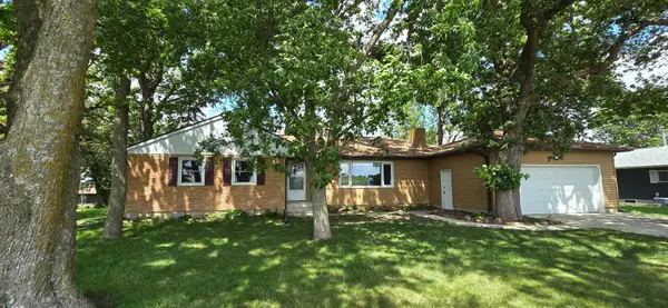 1713 S Shore DR, Albert Lea, MN 56007