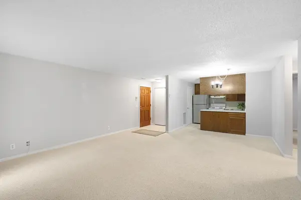 742 County Road F W #B, Shoreview, MN 55126
