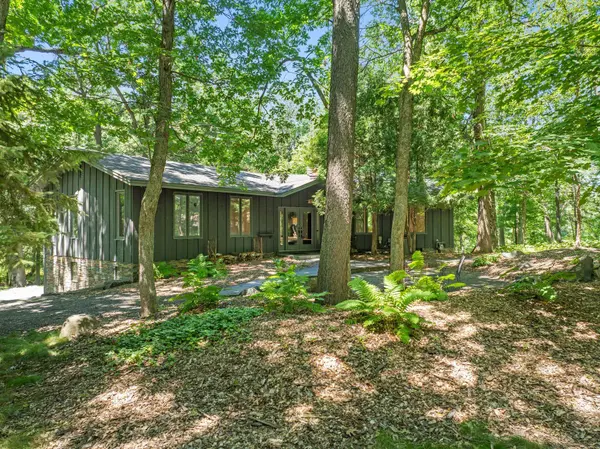 3 Snowy Owl LN, North Oaks, MN 55127