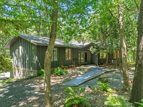 3 Snowy Owl LN, North Oaks, MN 55127