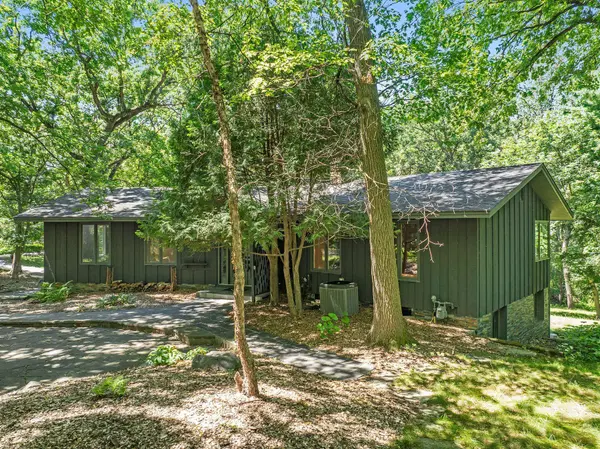 3 Snowy Owl LN, North Oaks, MN 55127