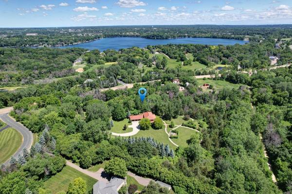 185 Pioneer TRL, Chanhassen, MN 55317