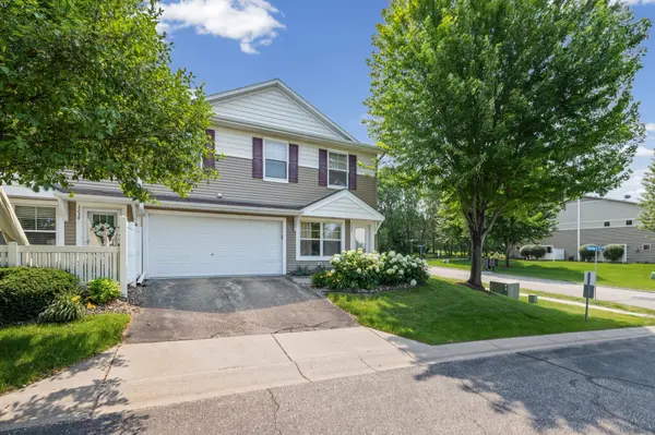 3232 Oak View DR, Woodbury, MN 55129