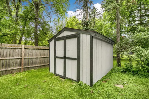 635 E 2nd ST, Litchfield, MN 55355