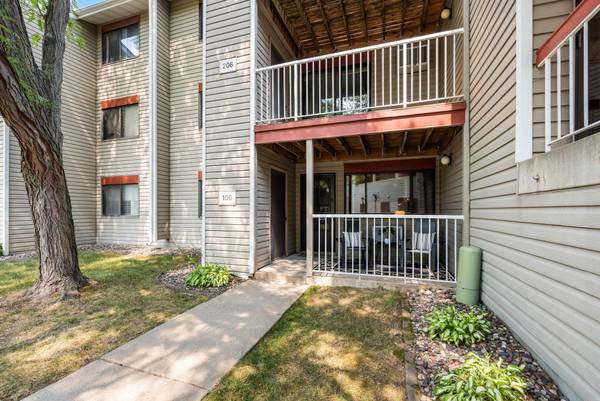 350 Shelard Pkwy #106, Saint Louis Park, MN 55426