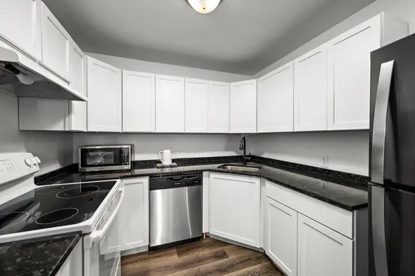 350 Shelard Pkwy #106, Saint Louis Park, MN 55426