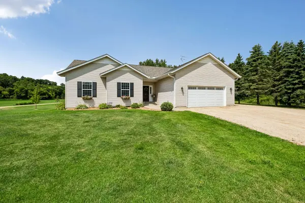 23775 Leeann DR, Hampton, MN 55031