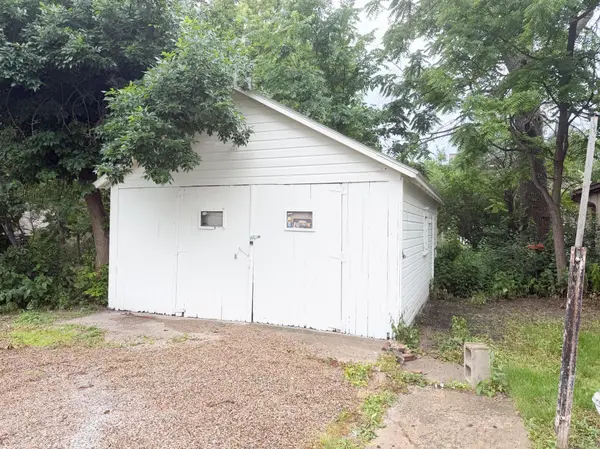 1304 3rd AVE, Worthington, MN 56187