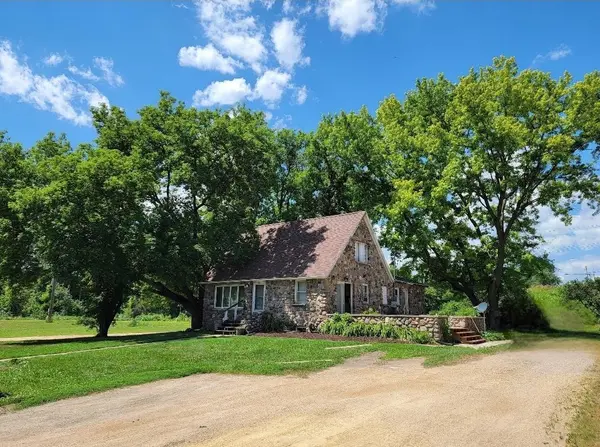 802 Le Hillier ST, Mankato, MN 56001