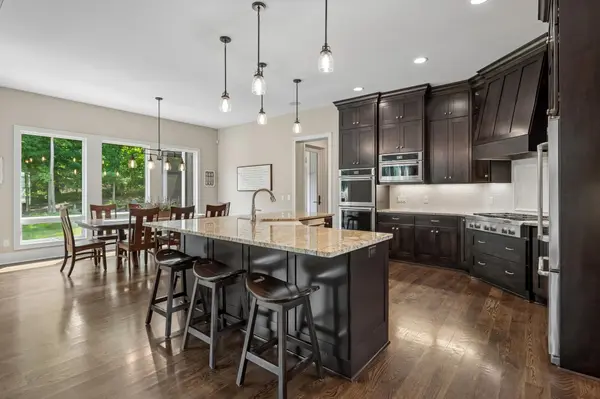 7400 Dogwood RD, Chanhassen, MN 55331