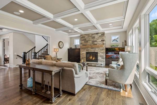7400 Dogwood RD, Chanhassen, MN 55331