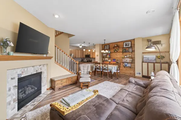 7606 11th ST N, Oakdale, MN 55128