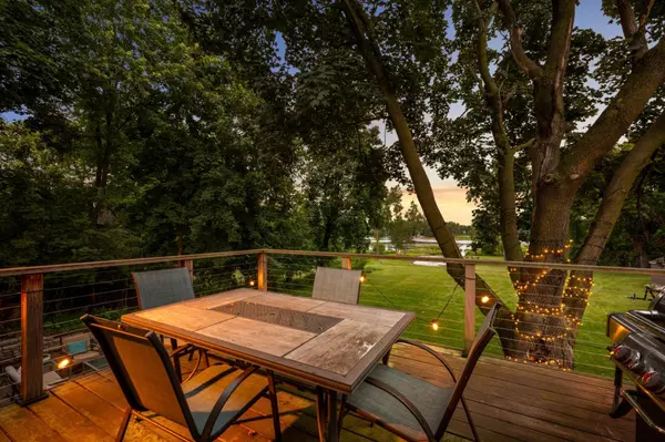 2884 W Owasso BLVD, Roseville, MN 55113