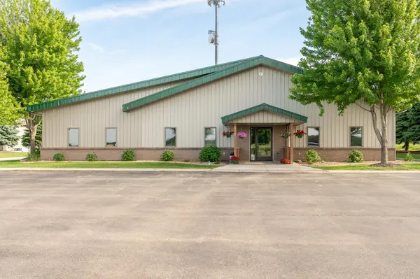 800 6th ST NW, New Prague, MN 56071