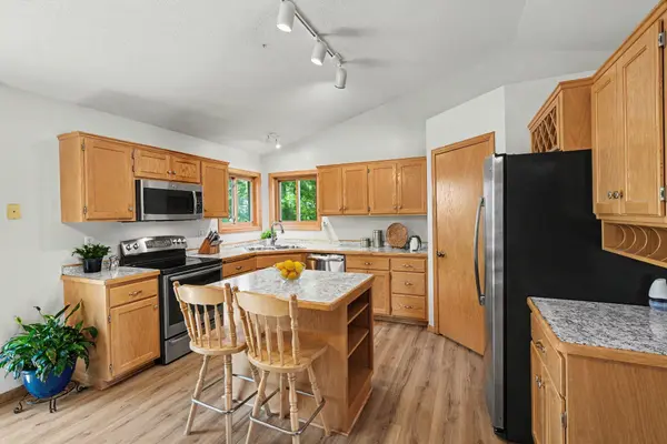 517 Upland RD NW, Saint Michael, MN 55376