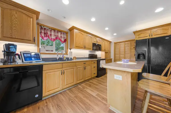 806 5th ST NW, Faribault, MN 55021