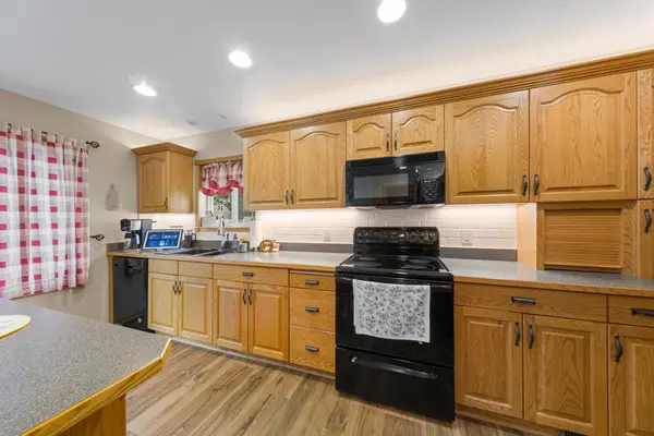 806 5th ST NW, Faribault, MN 55021