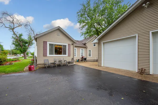 806 5th ST NW, Faribault, MN 55021