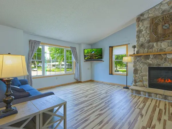 561 Kingsley ST S, Winsted, MN 55395