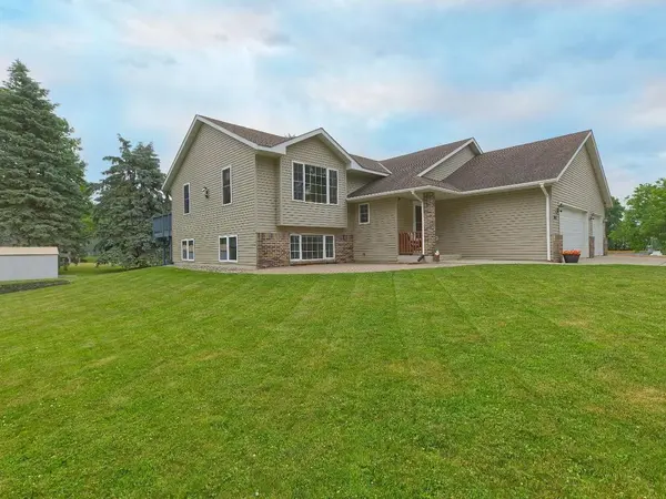 561 Kingsley ST S, Winsted, MN 55395