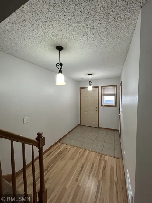 6884 Meadow Grass LN S, Cottage Grove, MN 55016
