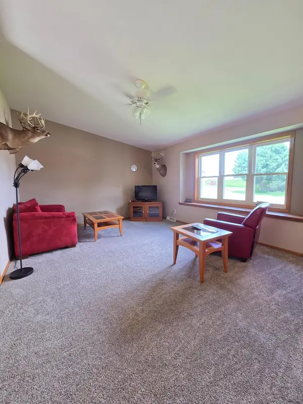 207 2nd AVE NW, Altura, MN 55910