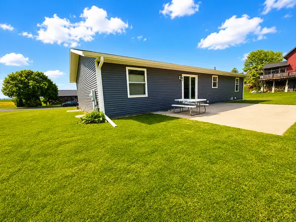 207 2nd AVE NW, Altura, MN 55910