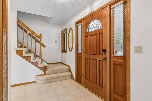 156 Red Oaks DR, Vadnais Heights, MN 55127