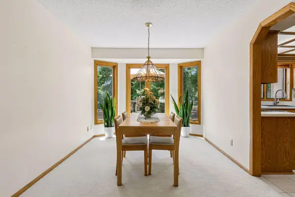 156 Red Oaks DR, Vadnais Heights, MN 55127