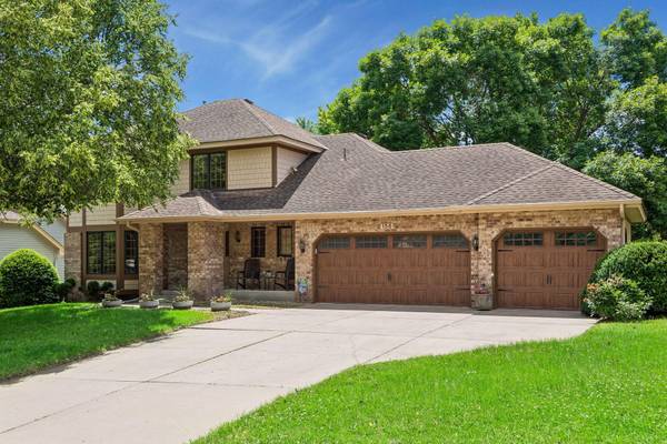 156 Red Oaks DR, Vadnais Heights, MN 55127