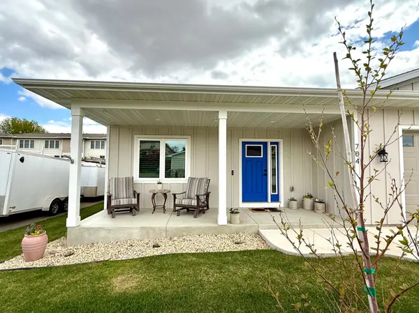 704 Maple PL, Northfield, MN 55057