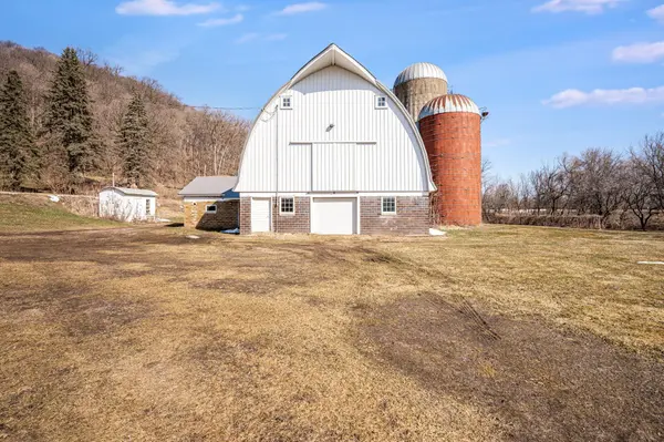 48050 Old River Bluff RD, Saint Peter, MN 56082