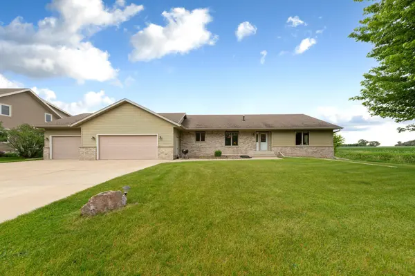 1555 Greenleaf RD, Owatonna, MN 55060