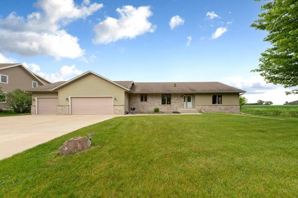 1555 Greenleaf RD, Owatonna, MN 55060