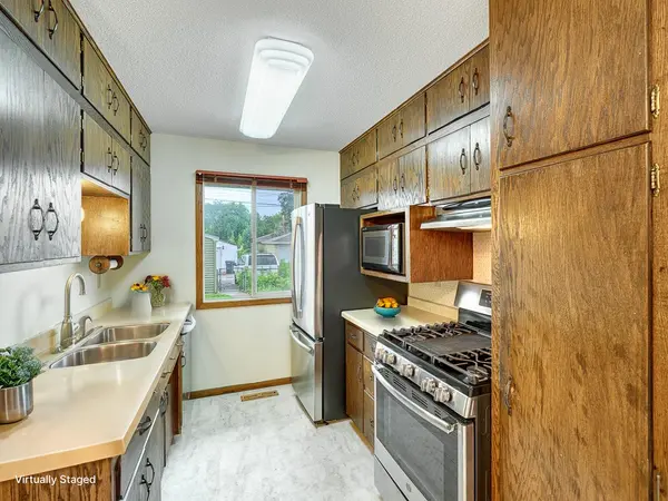 1625 Mclean AVE, Saint Paul, MN 55106