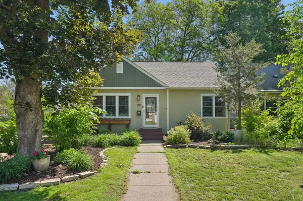 1576 Grotto ST N, Saint Paul, MN 55117