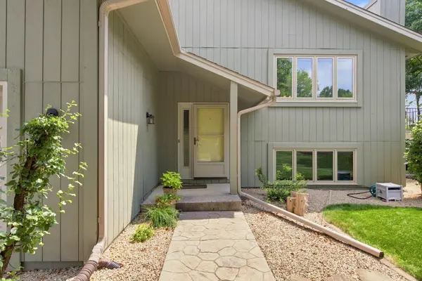 10277 Tarn CIR, Eden Prairie, MN 55347