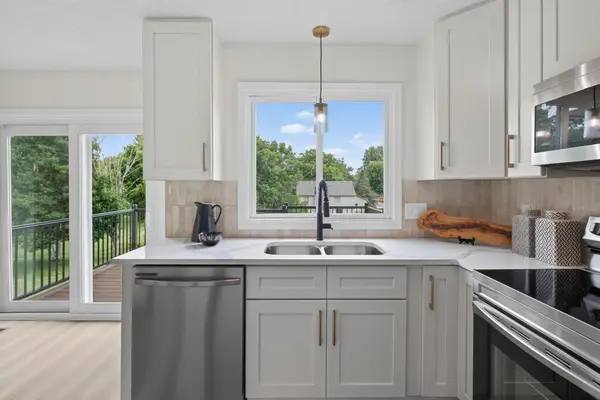18735 Pennington AVE, Eden Prairie, MN 55346