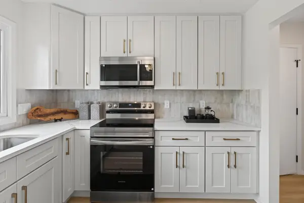 18735 Pennington AVE, Eden Prairie, MN 55346