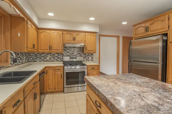 5245 Clayton DR, Maple Plain, MN 55359